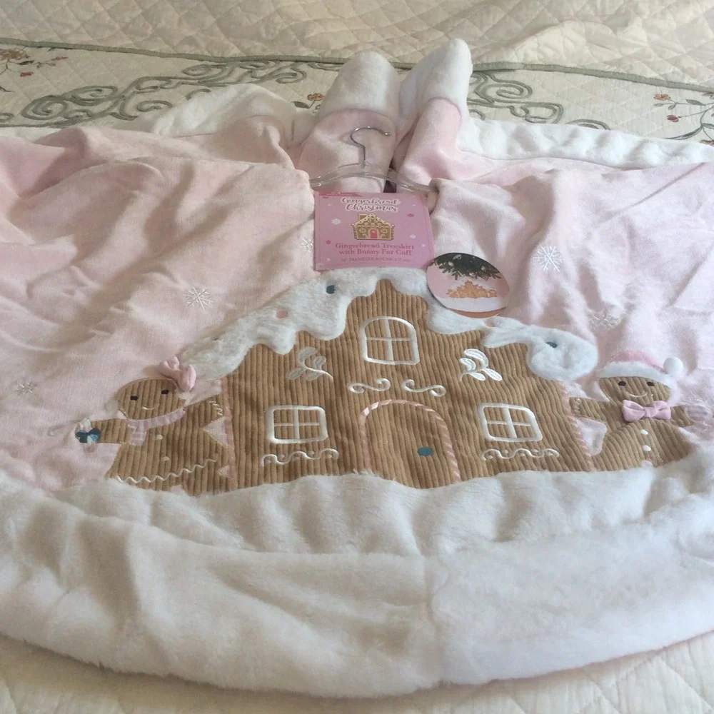 Christmas gingerbread house tree skirt